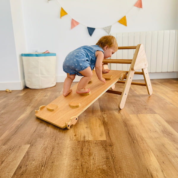 Triangle d'Apprentissage Pikler Pliant en Bois 90 x 60 x 80 Cm. EQ003 Woodgo.