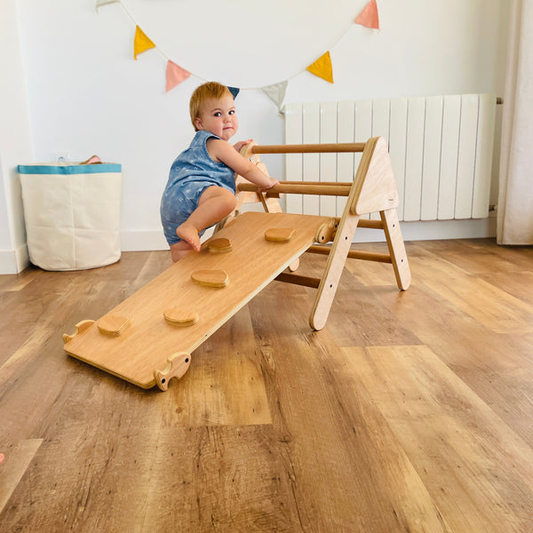 Triangle d'Apprentissage Pikler Pliant en Bois 90 x 60 x 80 Cm. EQ003 Woodgo.